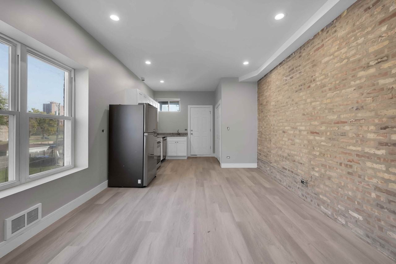 5231 South Indiana Avenue - Photo 7 of 19