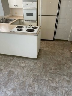 781 Oxford Dr #8 - Photo 3 of 10