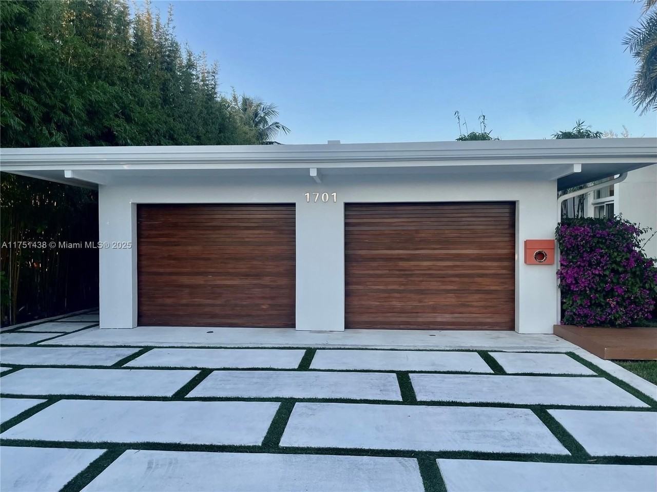 1701 Se 11th St - Photo 2 of 36