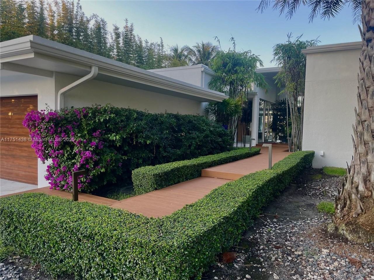 1701 Se 11th St - Photo 4 of 36