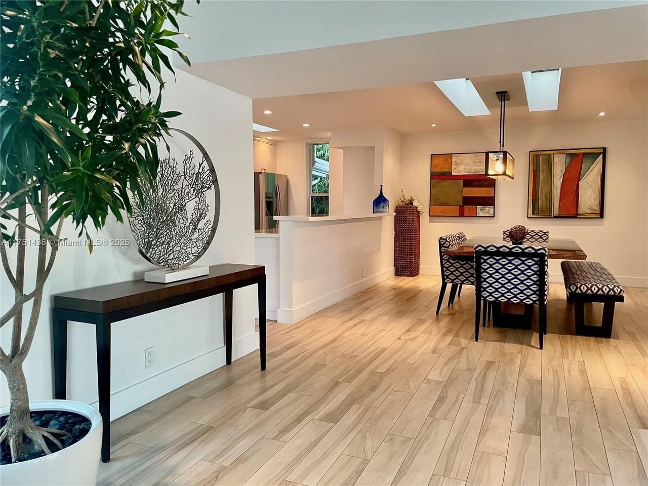 1701 Se 11th St - Photo 7 of 36