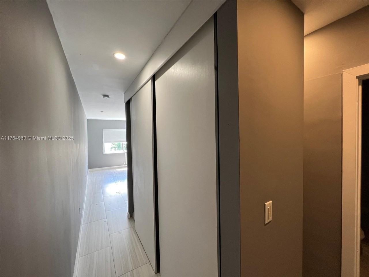 641 Espanola Way #27 - Photo 5 of 6