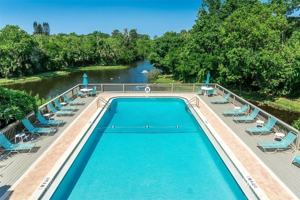 featured image of 101 Woodland Pl