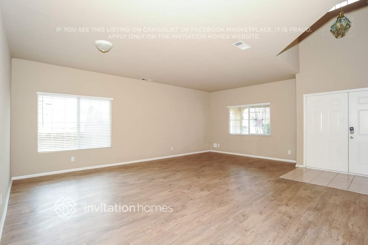 4208 Sungate Dr - Photo 4 of 18
