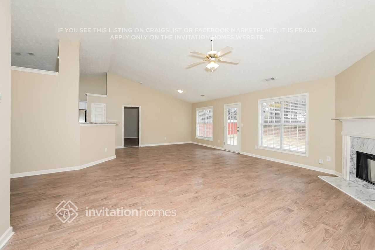 2586 Fairmont Park Ct - Photo 4 of 17