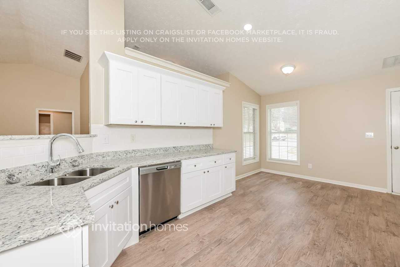 2586 Fairmont Park Ct - Photo 5 of 17