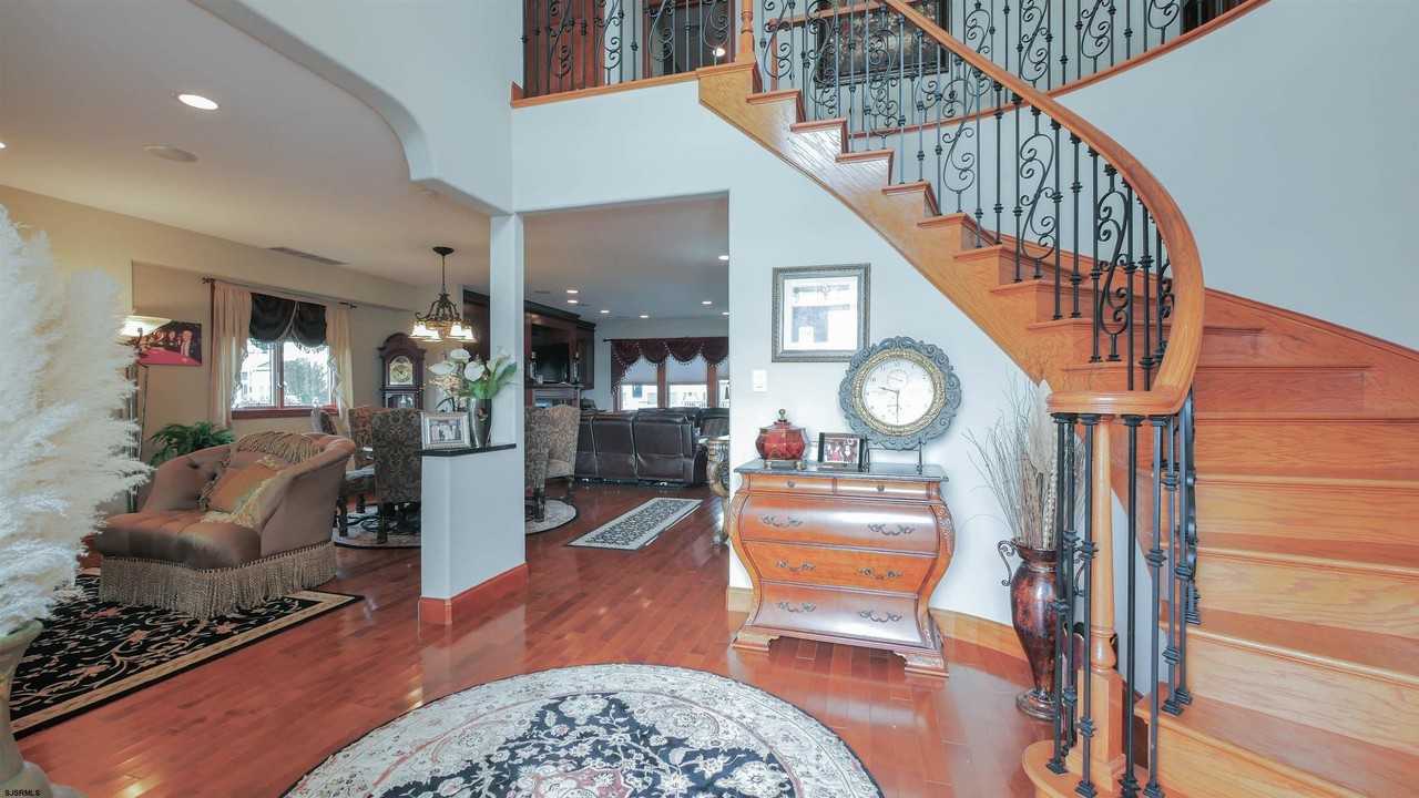 713 North Jerome Avenue - Photo 3 of 50