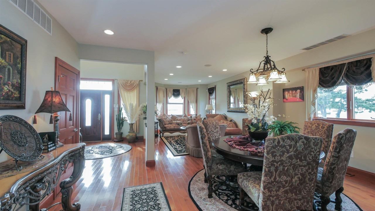 713 North Jerome Avenue - Photo 7 of 50