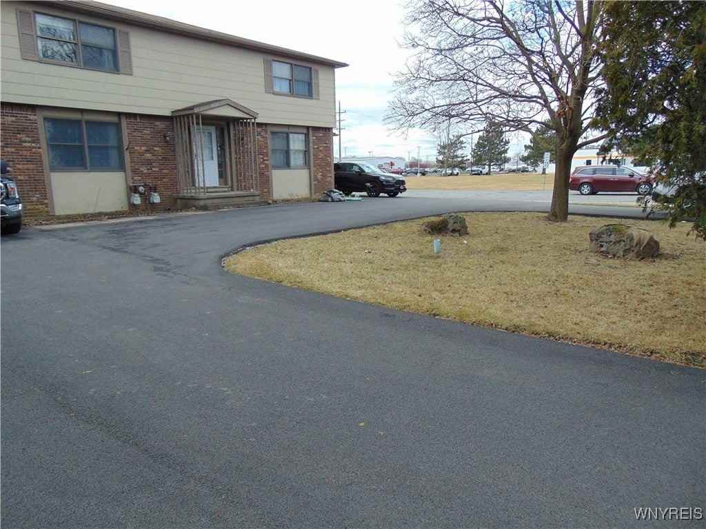 6258 Shimer Dr - Photo 3 of 36