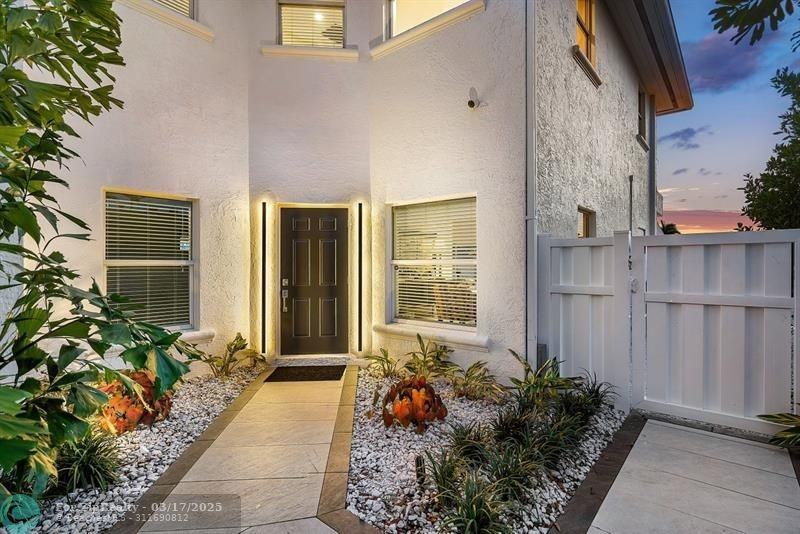 4331 W Tradewinds Ave - Photo 6 of 38