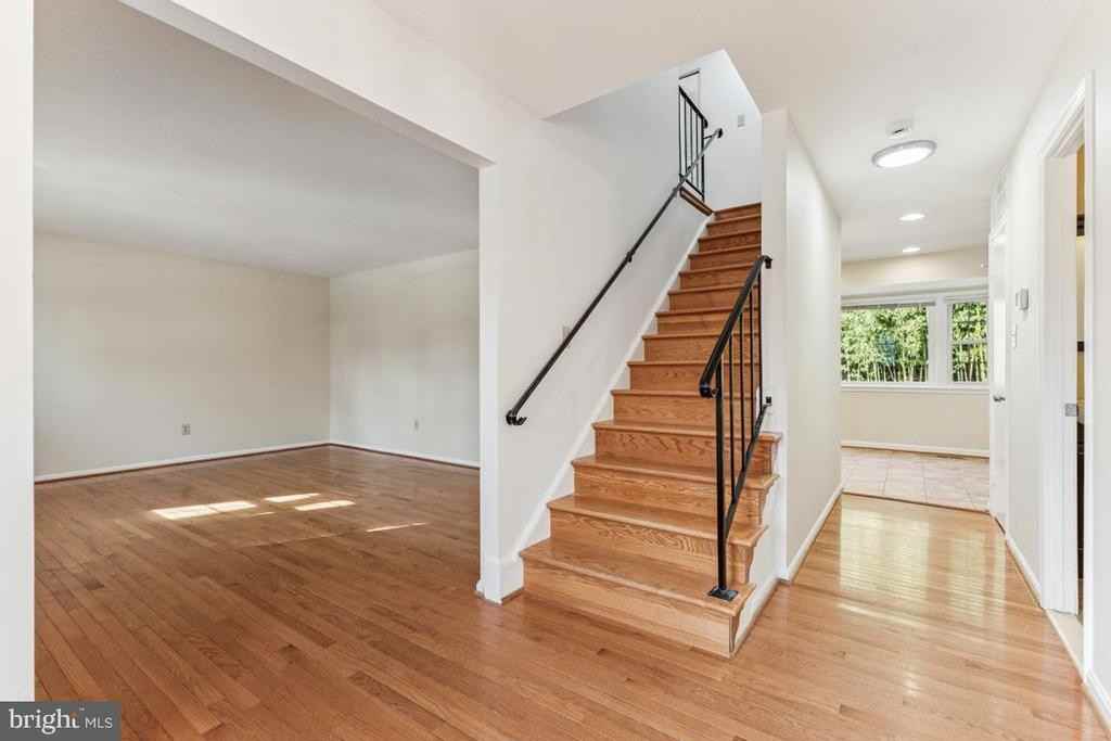 10427 Collingham Dr - Photo 2 of 28