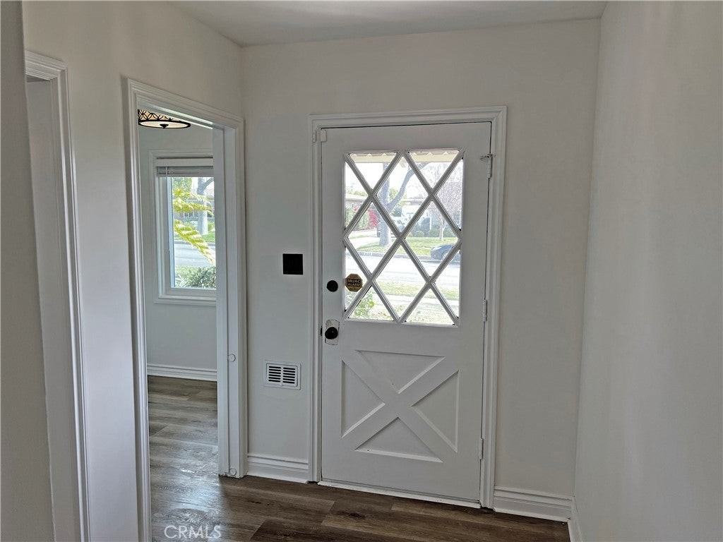 1423 N 1st Ave - Photo 2 of 36