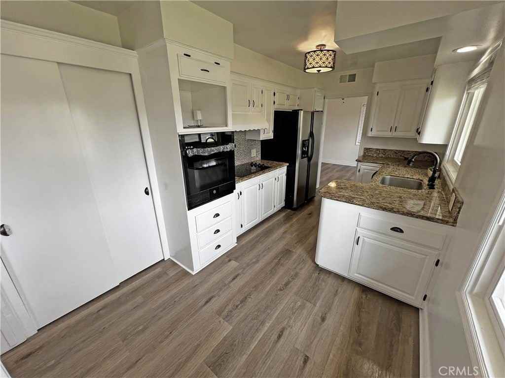 1423 N 1st Ave - Photo 3 of 36