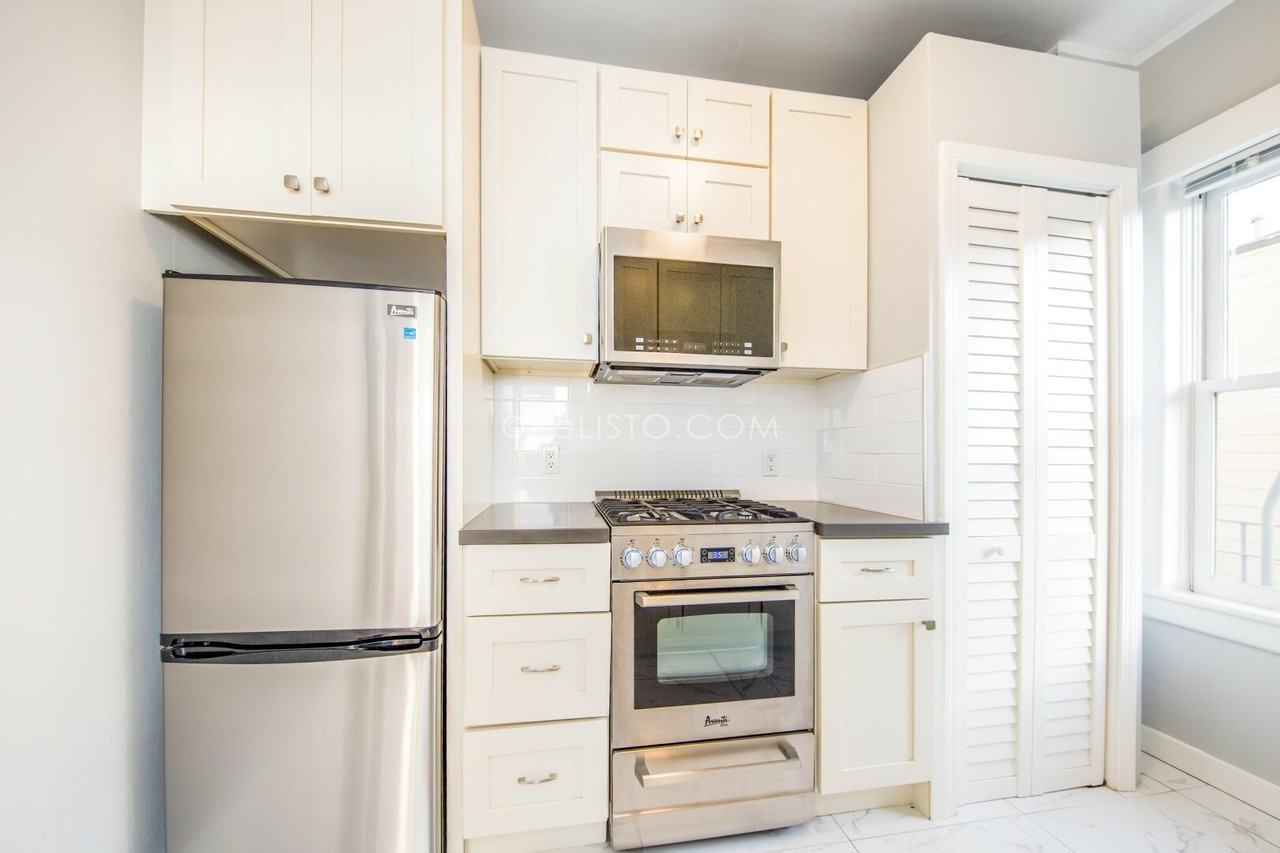 1019 Ashbury St #3 - Photo 2 of 22