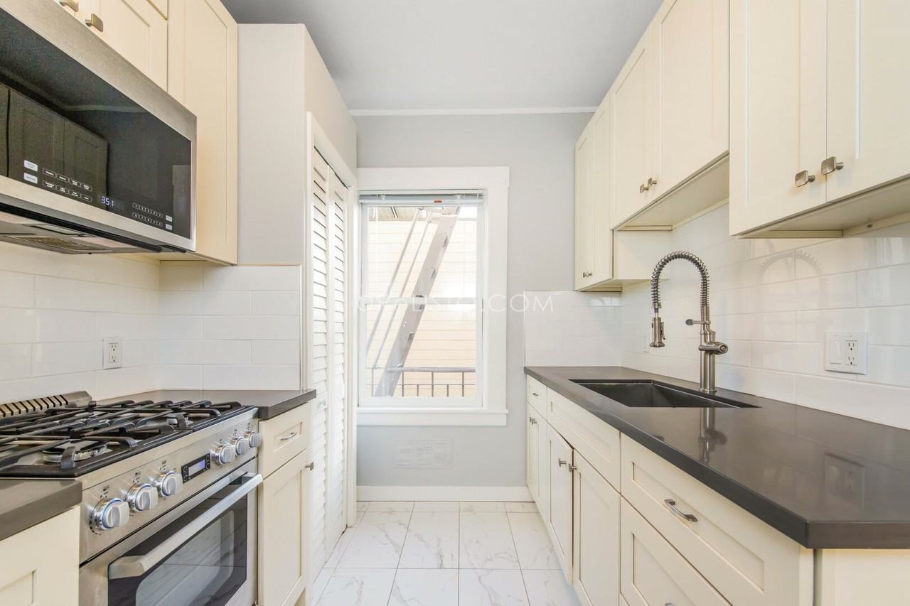 1019 Ashbury St #3 - Photo 3 of 22