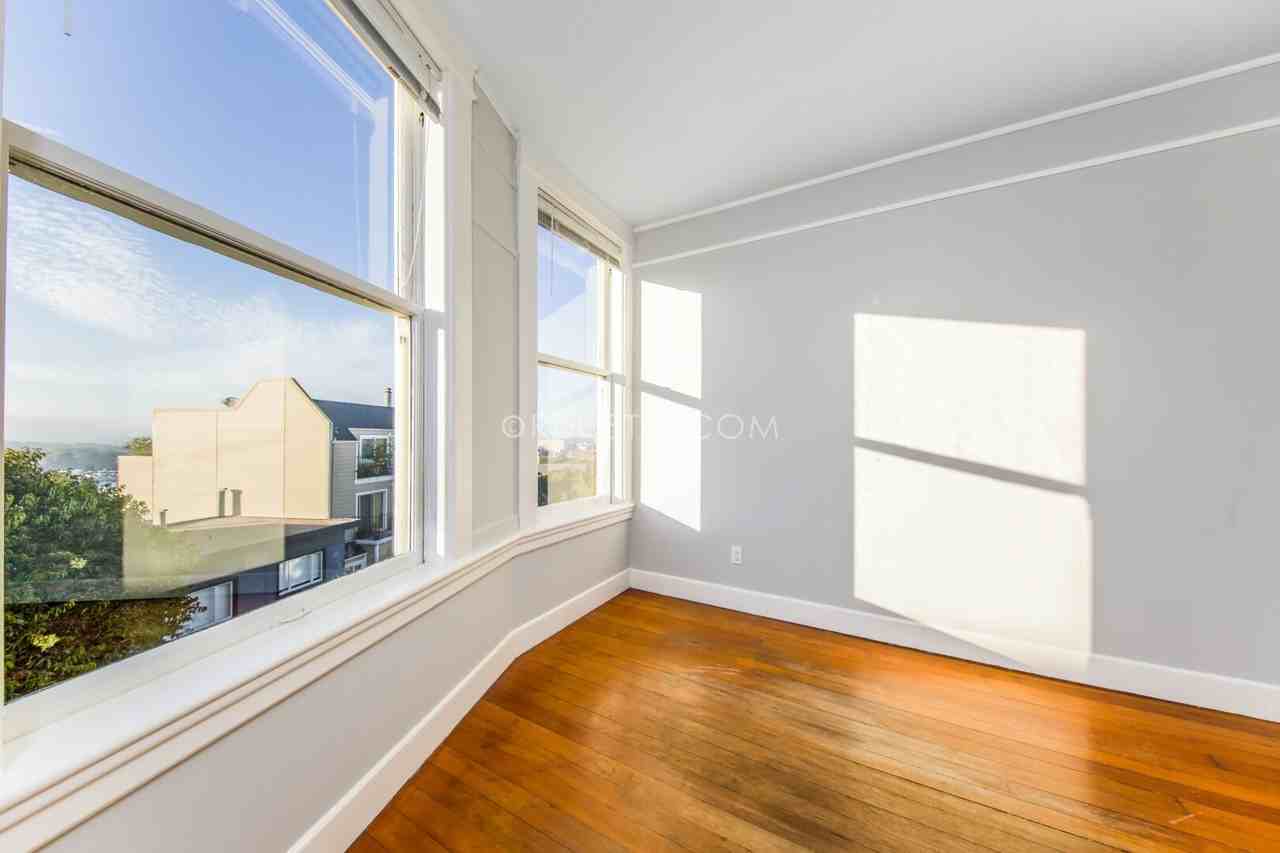 1019 Ashbury St #3 - Photo 5 of 22