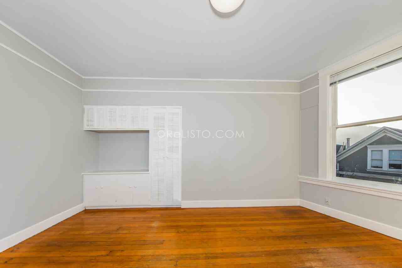 1019 Ashbury St #3 - Photo 6 of 22