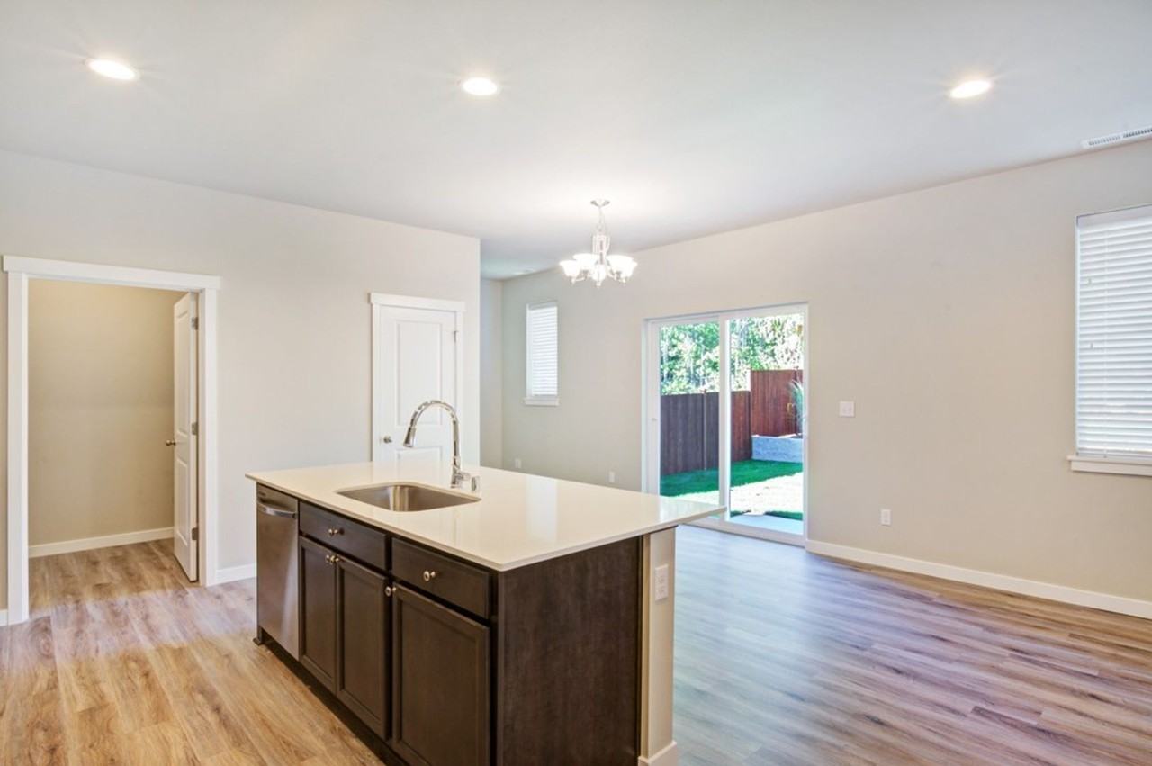 8426 63rd Pl Ne - Photo 2 of 24