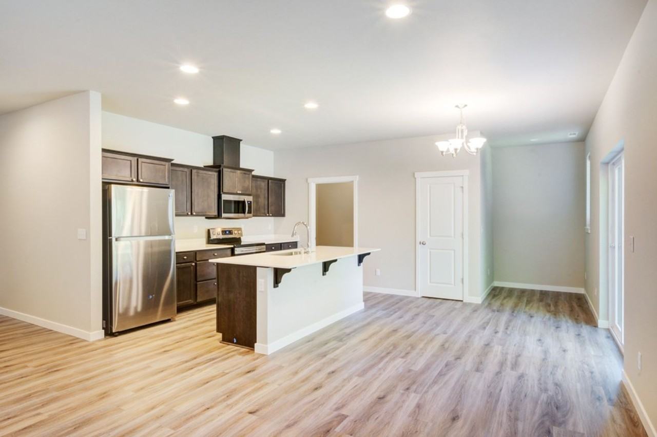 8426 63rd Pl Ne - Photo 3 of 24