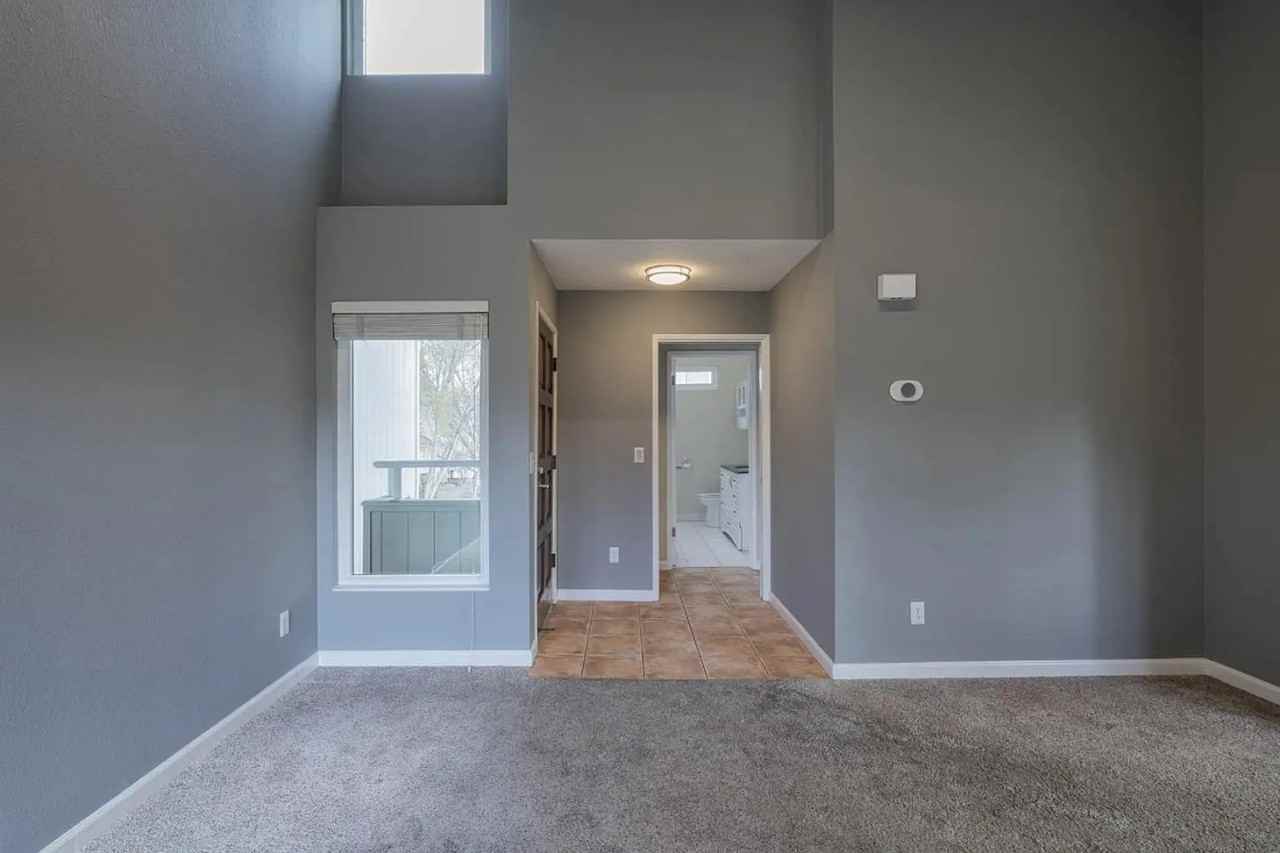 1804 Braddock Ct - Photo 3 of 8