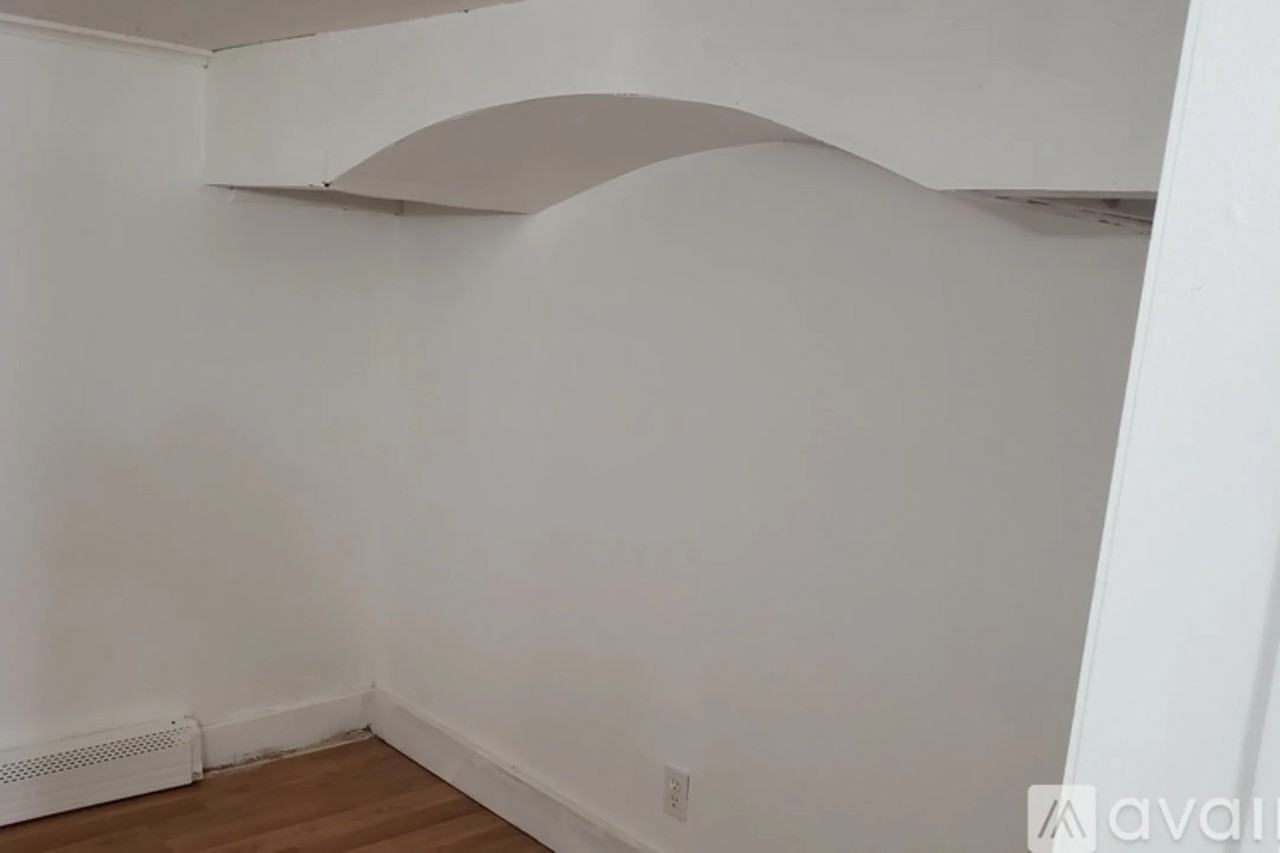 4 Essex Ave Apt 1 - Photo 2 of 16