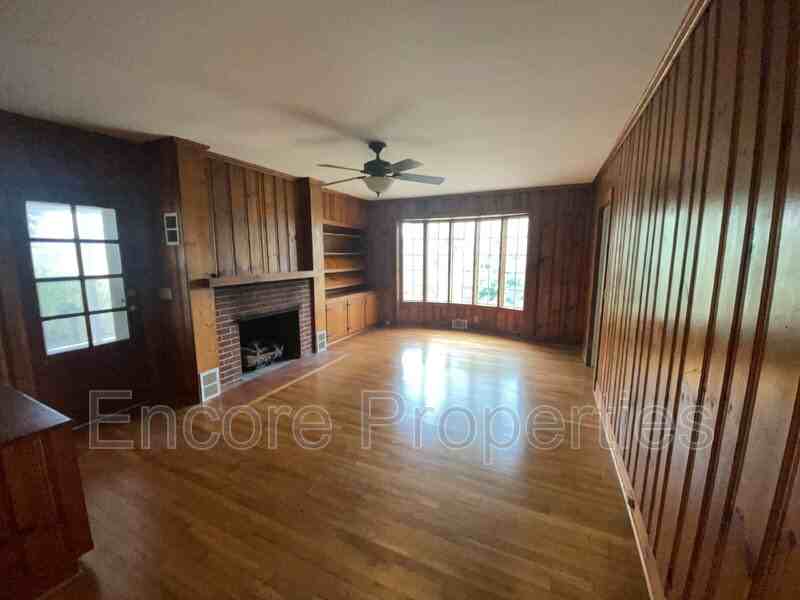 2032 N Main St - Photo 5 of 14