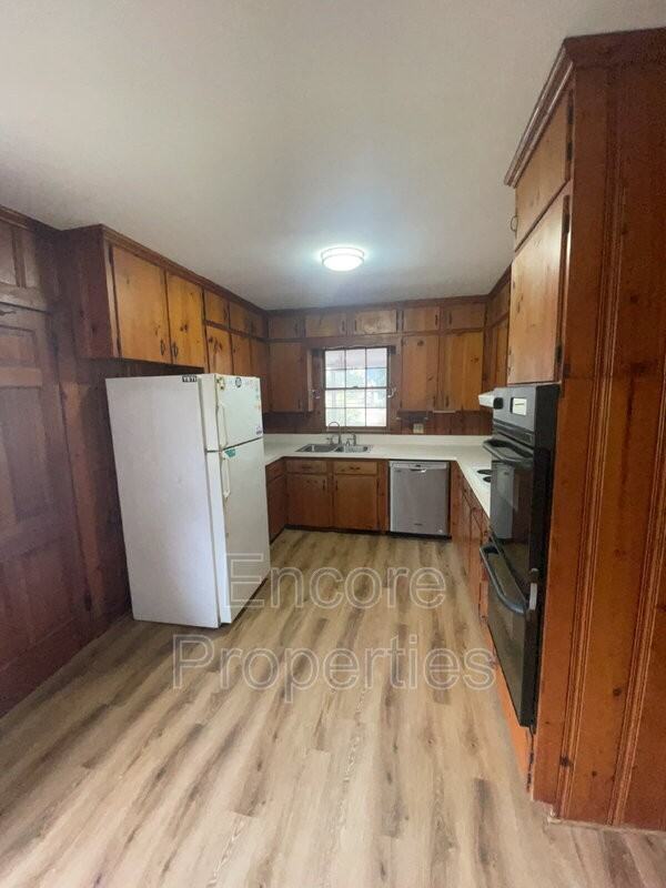 2032 N Main St - Photo 4 of 14