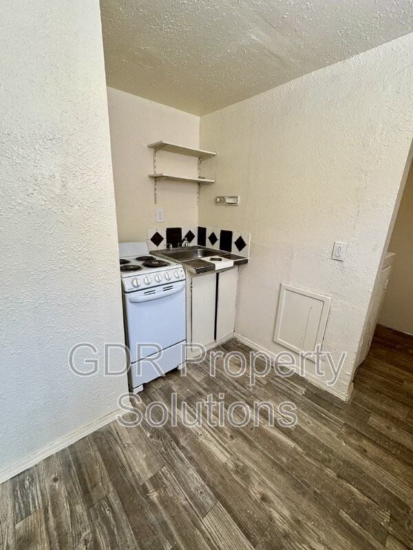 304 Texas St Ne - Photo 3 of 10