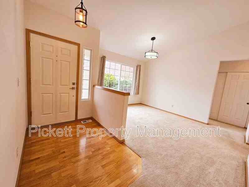 2061 Ne Gustaf St - Photo 3 of 32