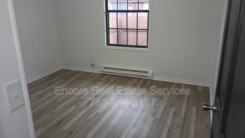 390 N 40th St - Photo 3 of 9