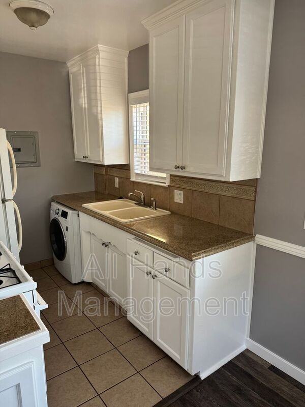 231 Loma Ave #01 - Photo 3 of 10