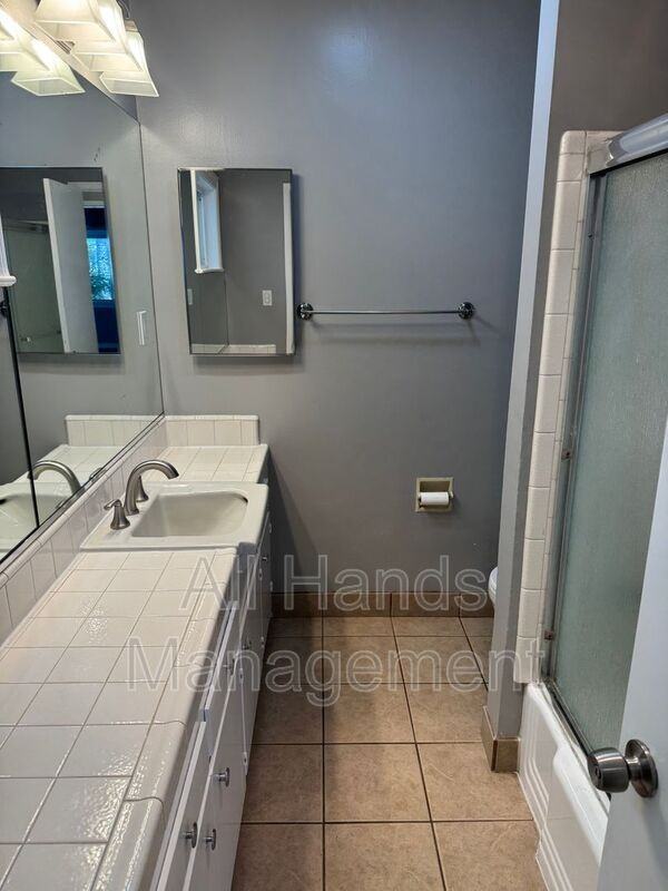 231 Loma Ave #01 - Photo 5 of 10