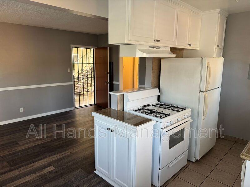 231 Loma Ave #01 - Photo 7 of 10