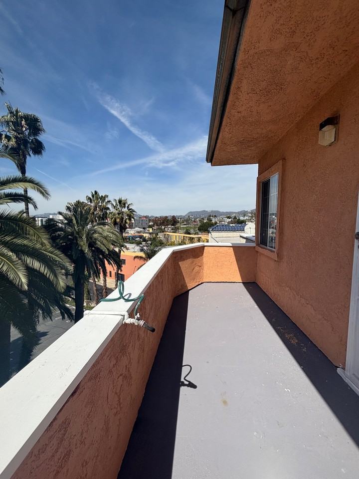 221 S Commonwealth Ave - Photo 2 of 24