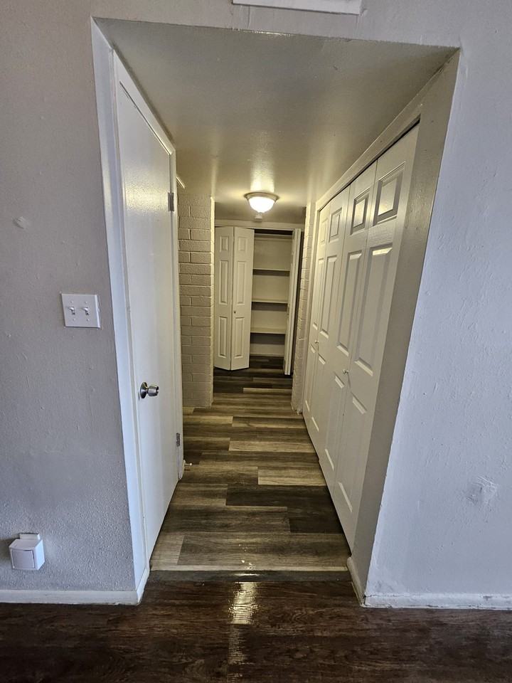 2016 W Cactus Rd #B - Photo 2 of 21