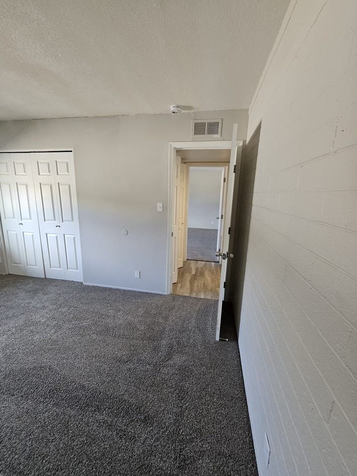 2016 W Cactus Rd #B - Photo 3 of 21