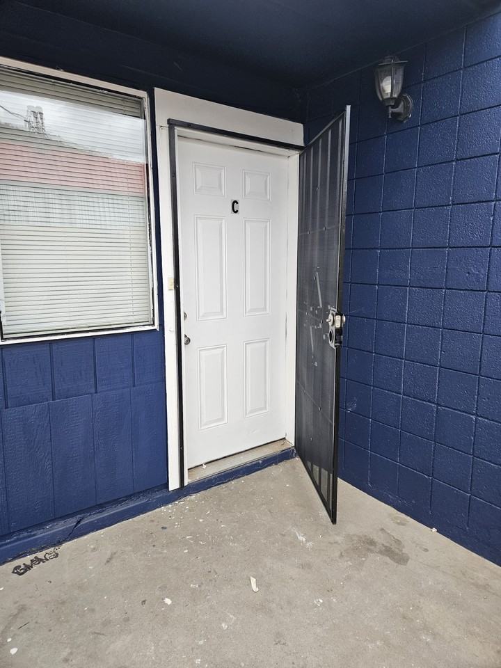 2016 W Cactus Rd #B - Photo 4 of 21