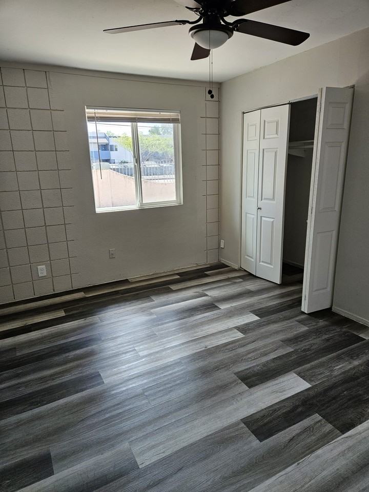 2016 W Cactus Rd #B - Photo 6 of 21