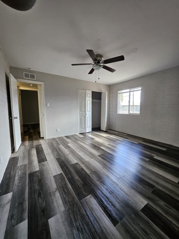 2016 W Cactus Rd #B - Photo 7 of 21