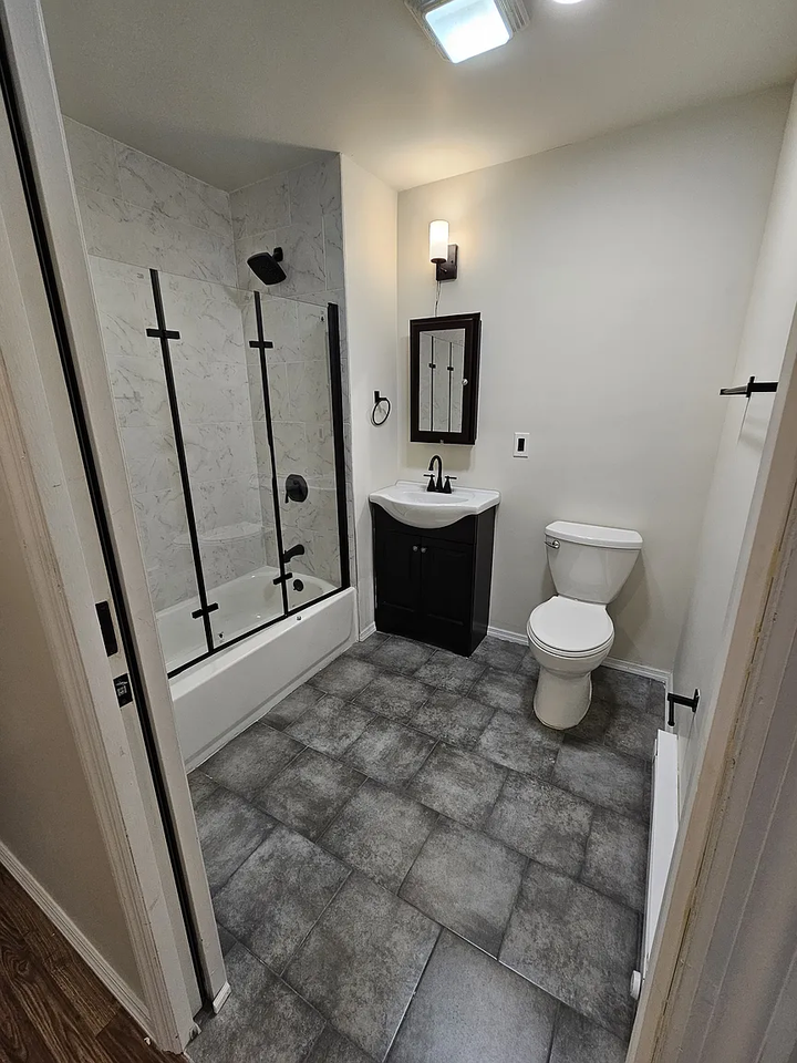 686 Eagle Ave #5B - Photo 2 of 10