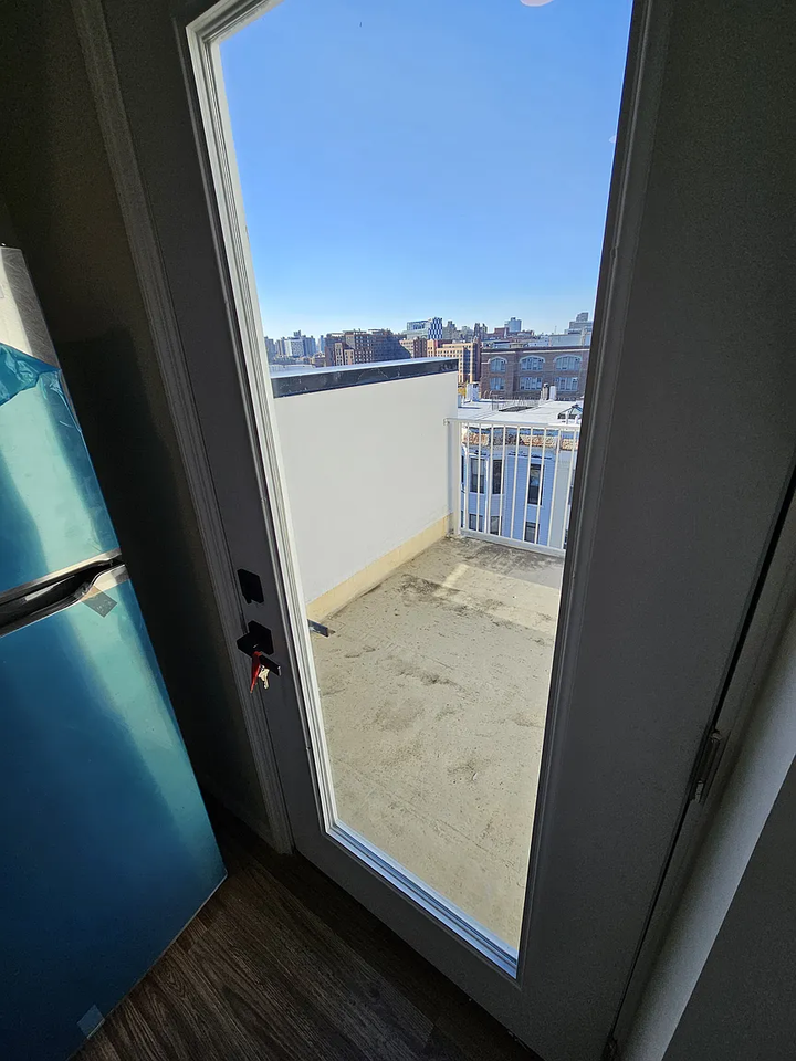 686 Eagle Ave #5B - Photo 3 of 10