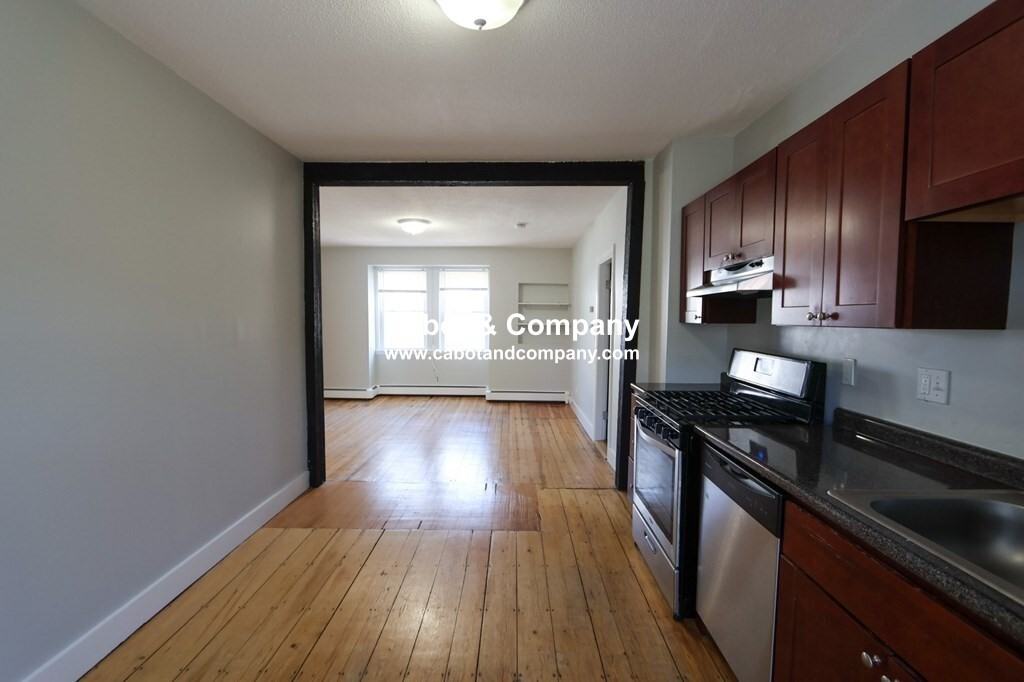 20 Roberts St #5 - Photo 2 of 9