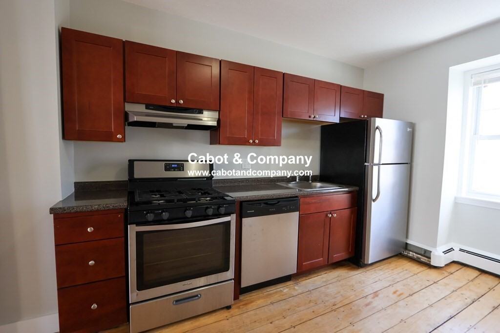 20 Roberts St #5 - Photo 3 of 9