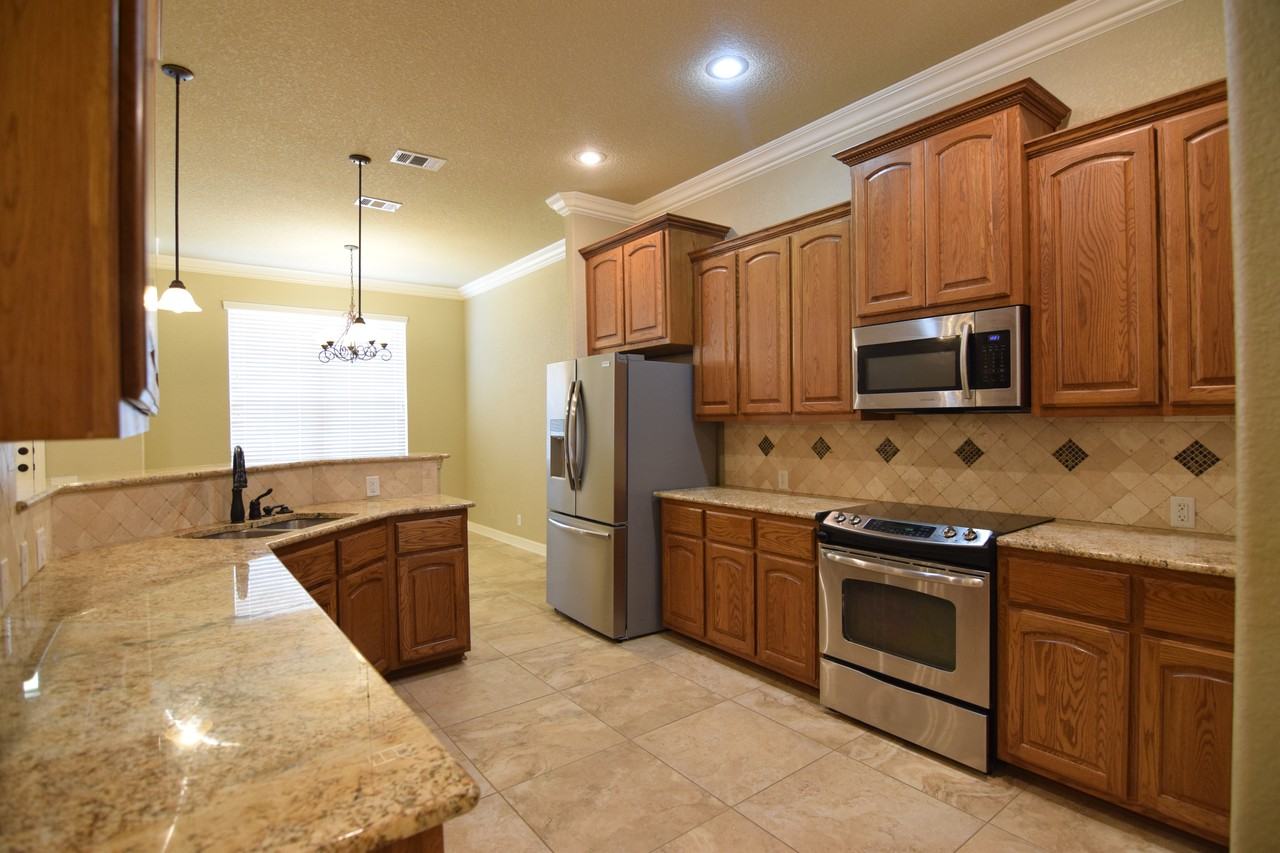 2506 Jackson Dr - Photo 4 of 23