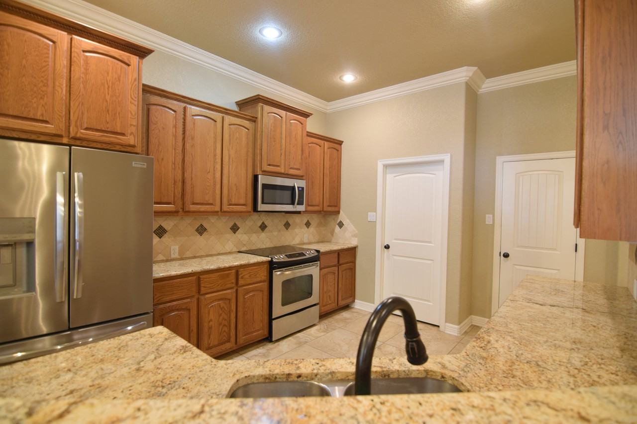 2506 Jackson Dr - Photo 5 of 23