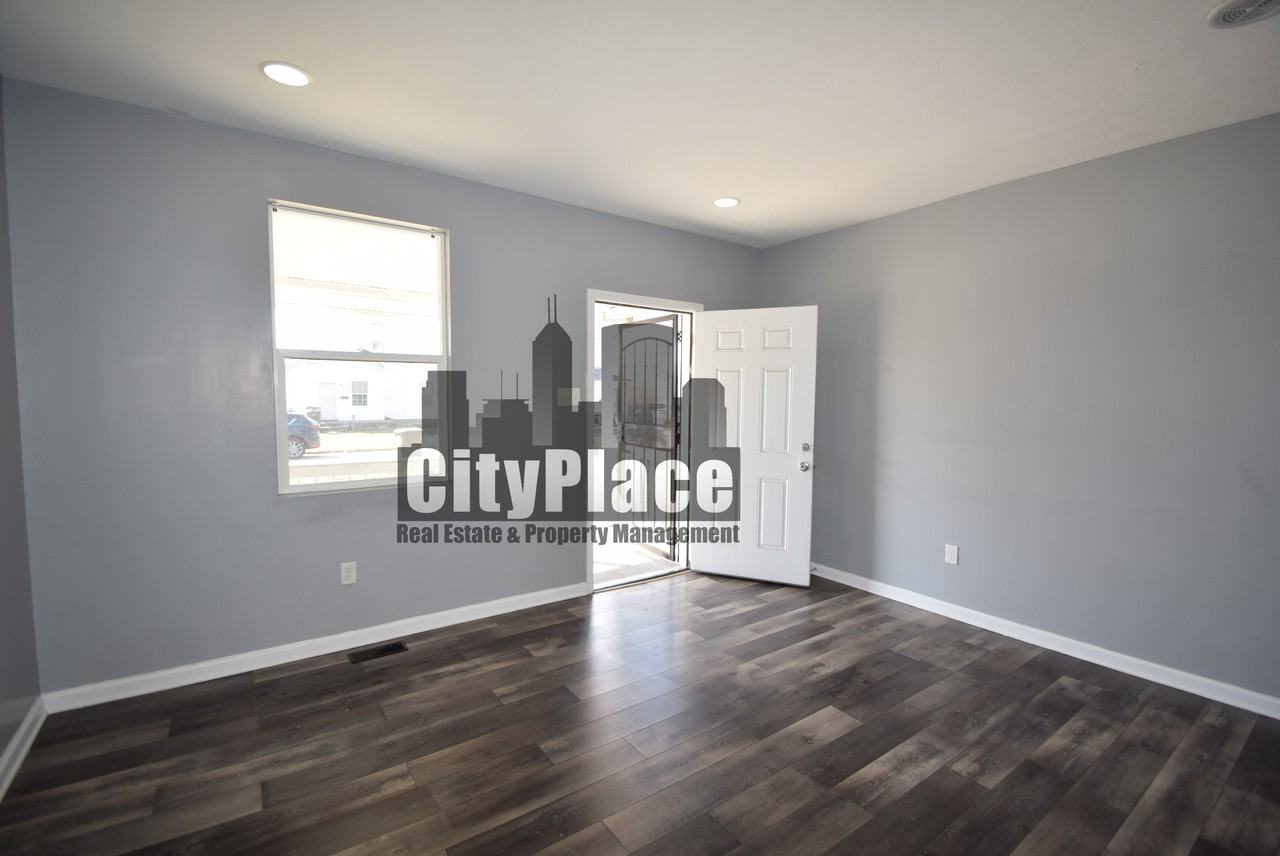 544 W 26th St - Photo 7 of 21