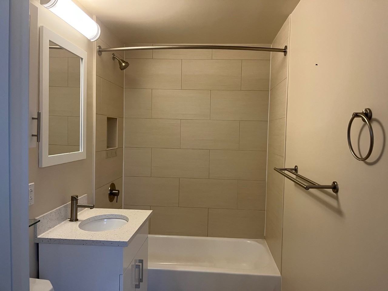 E 91st St #1702 - Photo 2 of 3