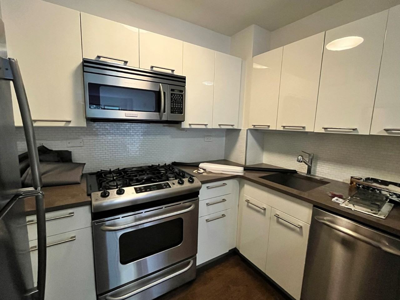 E 63rd St #8C - Photo 4 of 10