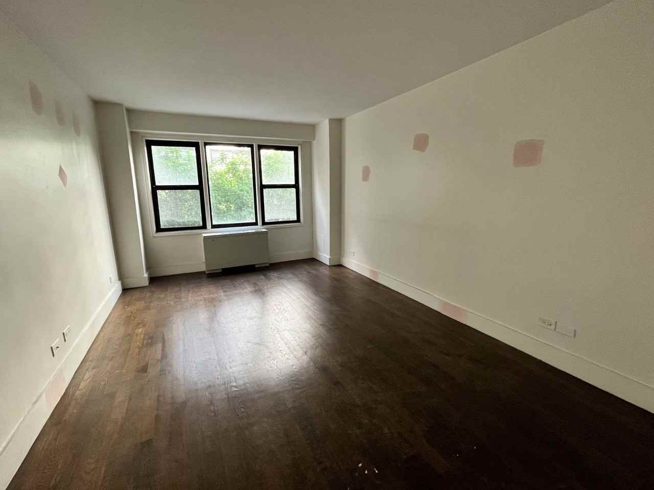 E 63rd St #8C - Photo 5 of 10