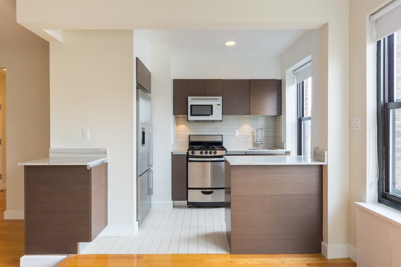 Downing St #006U - Photo 3 of 4